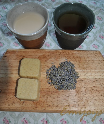 Milk and black Tea with Lavender